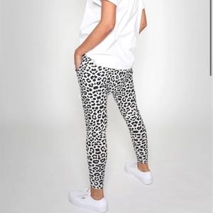 Sasha Jogger in White Leopard